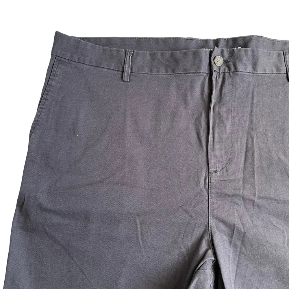 Old Navy Men’s Slim Built-in Flex Rotation Chino Shorts Size 46 Dark Gray
